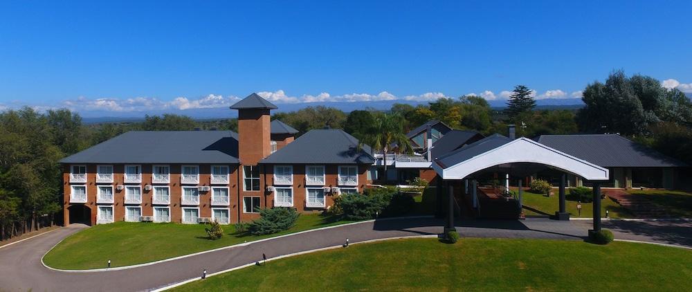 Howard Johnson Hotel & Spa Вилья-Хенераль-Бельграно Экстерьер фото