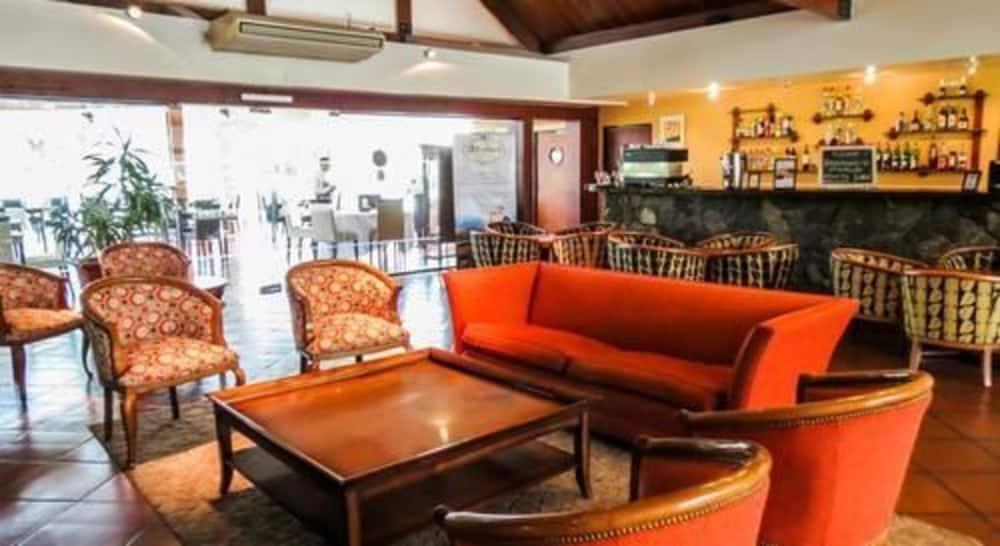 Howard Johnson Hotel & Spa Вилья-Хенераль-Бельграно Экстерьер фото