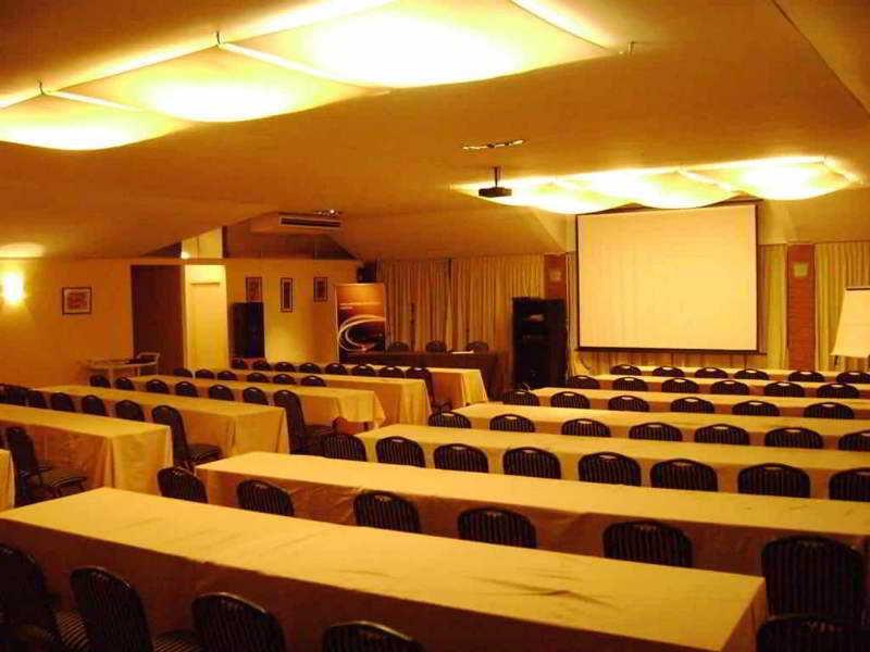 Howard Johnson Hotel & Spa Вилья-Хенераль-Бельграно Экстерьер фото